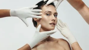 Atención y procedimientos básicos en servicios de estética