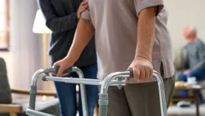 Cuidados auxiliares de enfermería en geriatría