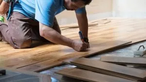 Instalación de suelos de madera y derivados